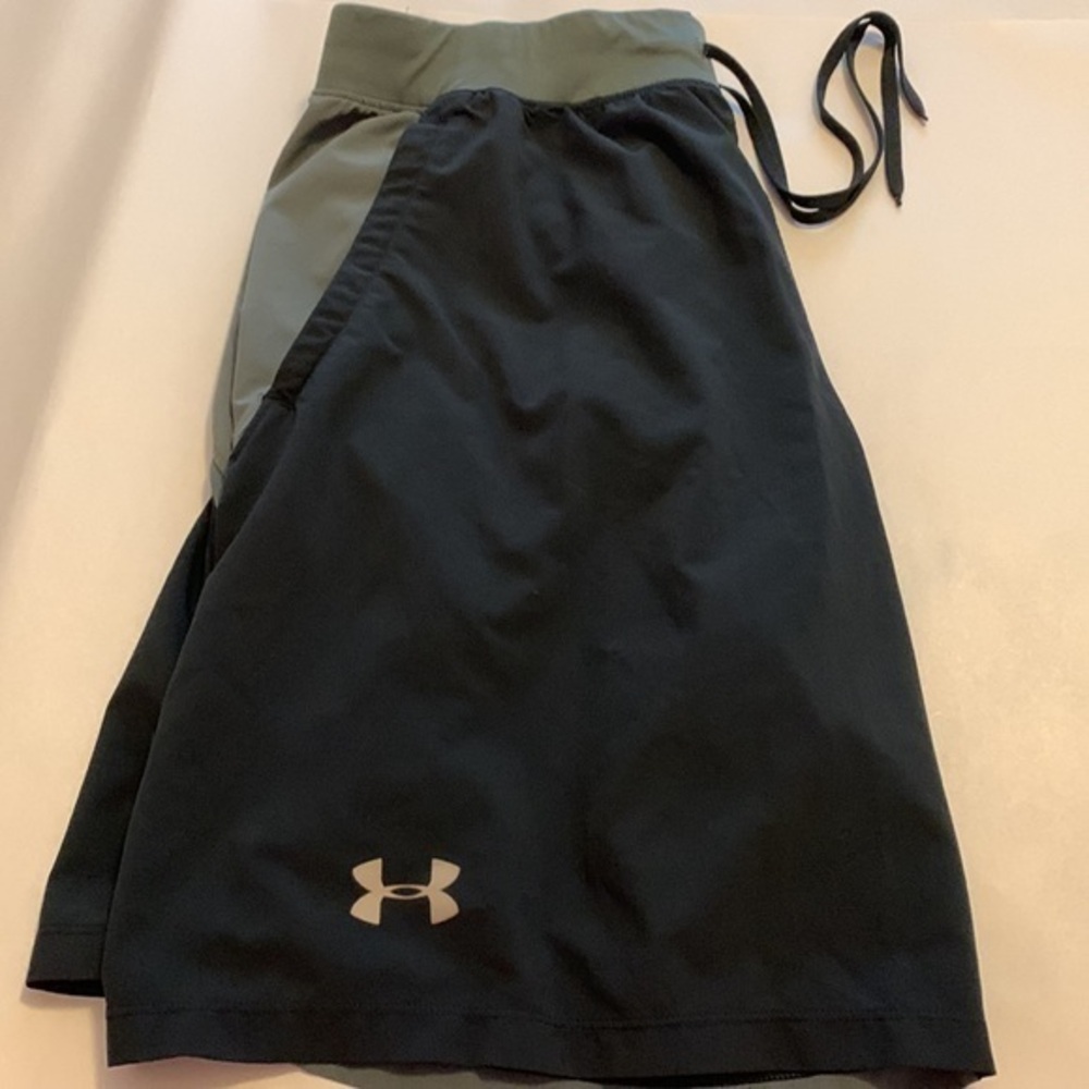 Under armour lined athletic shorts size L